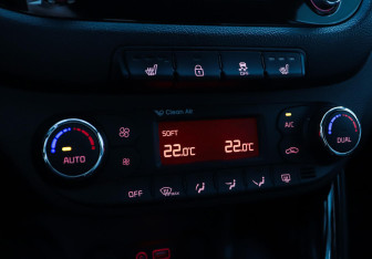 Подержанный автомобиль Kia Ceed Hatchback 2015 года (15 фото)