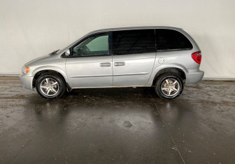 Подержанный автомобиль Dodge Caravan 2003 года (8 фото)