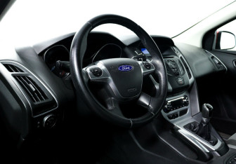 Подержанный автомобиль Ford Focus Sedan 2012 года (9 фото)