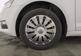 Подержанный автомобиль Skoda Octavia Liftback 2020 года (12 фото)