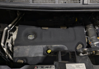 Подержанный автомобиль Peugeot Traveller 2018 года (9 фото)