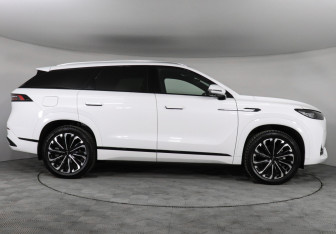 Подержанный автомобиль Jaecoo J8 2024 года (4 фото)