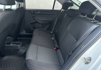 Подержанный автомобиль Skoda Rapid Liftback 2018 года (10 фото)