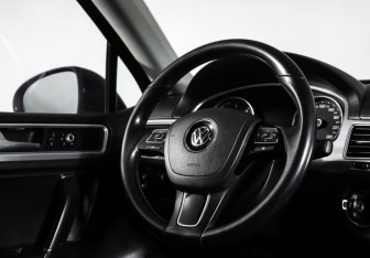 Подержанный автомобиль Volkswagen Touareg 2016 года (13 фото)