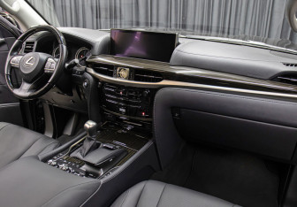 Подержанный автомобиль Lexus LX 2021 года (12 фото)