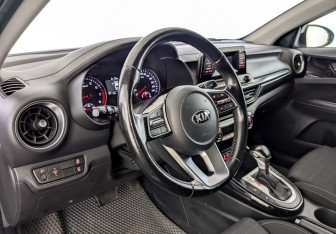 Подержанный автомобиль Kia Cerato Sedan 2018 года (16 фото)