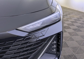 Подержанный автомобиль Changan UNI-V 2022 года (13 фото)