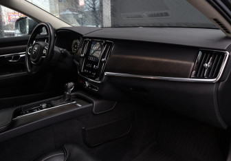 Подержанный автомобиль Volvo V90 Cross Country 2018 года (9 фото)