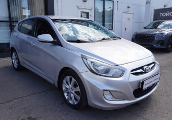 Подержанный автомобиль Hyundai Solaris Hatchback 2011 года (3 фото)