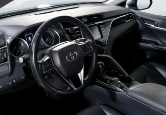 Подержанный автомобиль Toyota Camry Sedan 2019 года (9 фото)