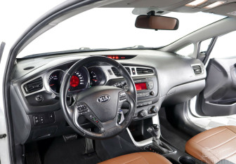 Подержанный автомобиль Kia Ceed Hatchback 2014 года (8 фото)