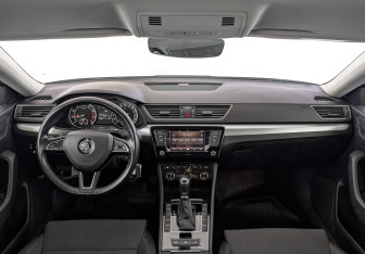 Подержанный автомобиль Skoda Superb Liftback 2017 года (14 фото)