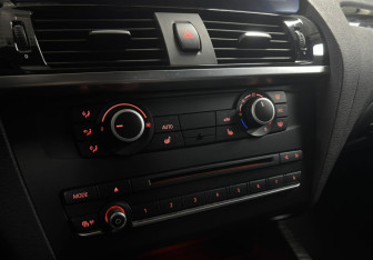 Подержанный автомобиль BMW X3 2015 года (16 фото)