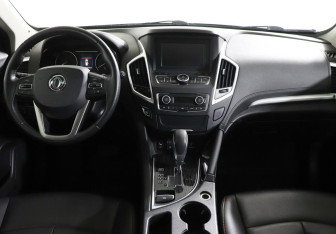 Подержанный автомобиль DongFeng AX7 2018 года (6 фото)