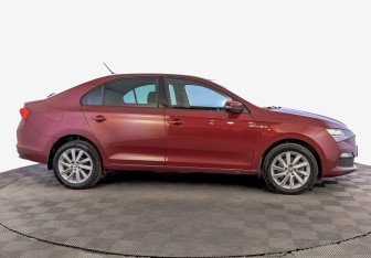 Подержанный автомобиль Skoda Rapid Liftback 2022 года (4 фото)