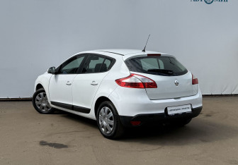 Подержанный автомобиль Renault Megane Hatchback 2013 года (7 фото)