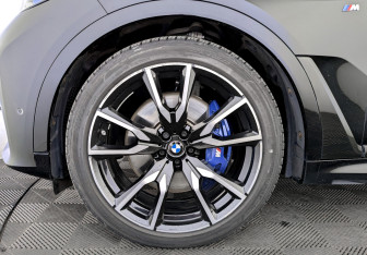 Подержанный автомобиль BMW X7 2020 года (18 фото)