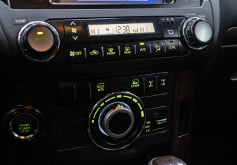 Подержанный автомобиль Toyota Land Cruiser Prado 2014 года (17 фото)