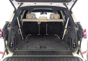 Подержанный автомобиль BMW X5 M 2025 года (10 фото)