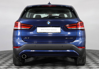 Подержанный автомобиль BMW X1 2021 года (4 фото)