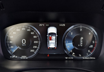 Подержанный автомобиль Volvo XC60 2018 года (16 фото)
