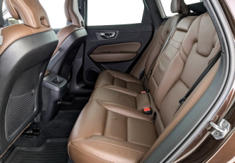 Подержанный автомобиль Volvo XC60 2020 года (18 фото)