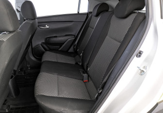 Подержанный автомобиль Kia Rio Hatchback 2020 года (17 фото)