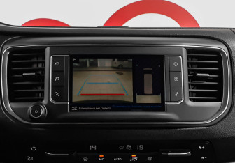 Подержанный автомобиль Peugeot Traveller 2018 года (16 фото)