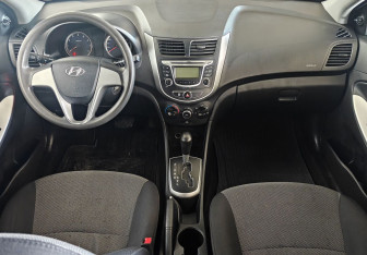 Подержанный автомобиль Hyundai Solaris Hatchback 2013 года (9 фото)