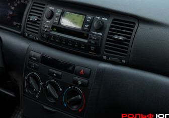 Подержанный автомобиль Toyota Corolla Sedan 2006 года (12 фото)