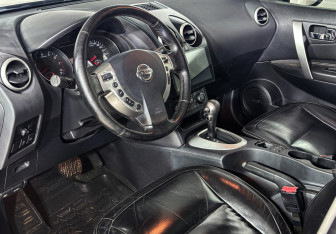 Подержанный автомобиль Nissan Qashqai 2012 года (9 фото)
