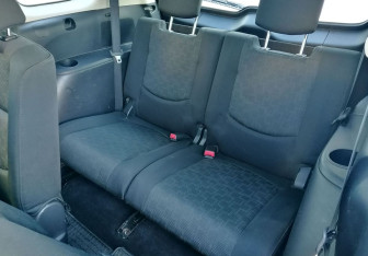 Подержанный автомобиль Mazda 5 2008 года (11 фото)