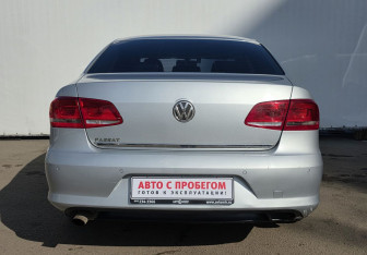 Подержанный автомобиль Volkswagen Passat Sedan 2011 года (6 фото)