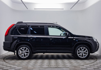 Подержанный автомобиль Nissan X-Trail 2014 года (6 фото)