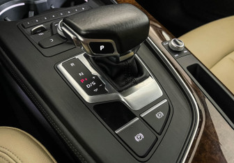 Подержанный автомобиль Audi A4 Sedan 2016 года (15 фото)