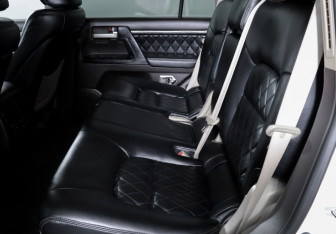 Подержанный автомобиль Toyota Land Cruiser Suv 2007 года (10 фото)