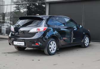 Подержанный автомобиль Mazda 3 Hatchback 2012 года (4 фото)