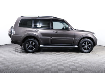 Подержанный автомобиль Mitsubishi Pajero 2012 года (4 фото)
