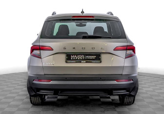 Подержанный автомобиль Skoda Karoq 2021 года (6 фото)