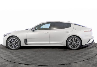 Подержанный автомобиль Kia Stinger 2018 года (8 фото)