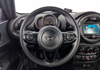 Подержанный автомобиль MINI Clubman Wagon 2019 года (21 фото)