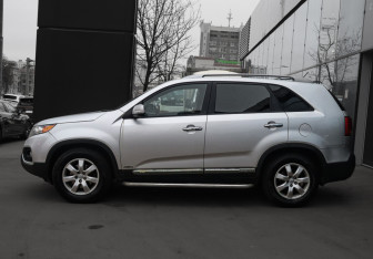 Подержанный автомобиль Kia Sorento 2011 года (8 фото)