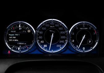 Подержанный автомобиль Jaguar XJ 2013 года (11 фото)