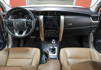 Подержанный автомобиль Toyota Fortuner 2018 года (15 фото)