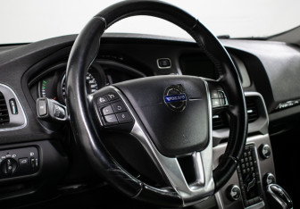 Подержанный автомобиль Volvo V40 Hatchback 2013 года (13 фото)