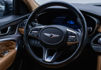 Подержанный автомобиль Genesis G70 2022 года (15 фото)