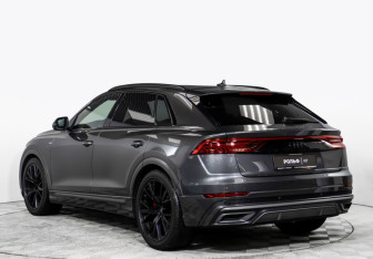 Подержанный автомобиль Audi Q8 2019 года (5 фото)