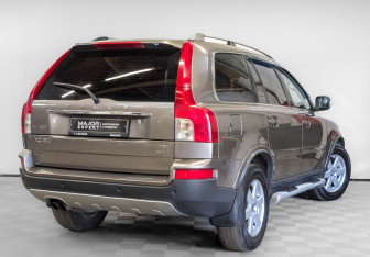 Подержанный автомобиль Volvo XC90 2011 года (5 фото)