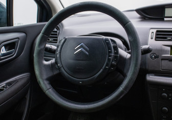 Подержанный автомобиль Citroen C4 Hatchback 2011 года (14 фото)