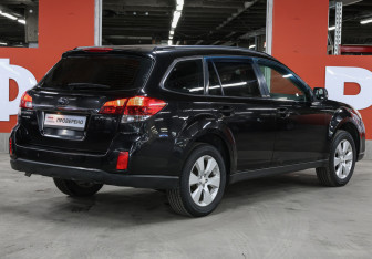 Подержанный автомобиль Subaru Outback Wagon 2010 года (5 фото)